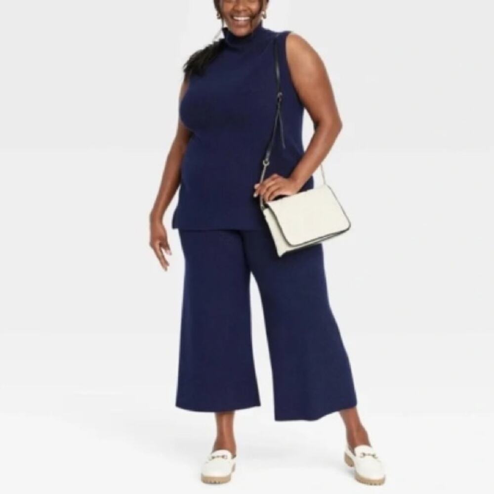 A New Day navy blue ribbed wide leg pull on cropped sweater pants size M
b57